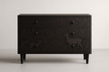 Commode en bois noir avec motif animalier