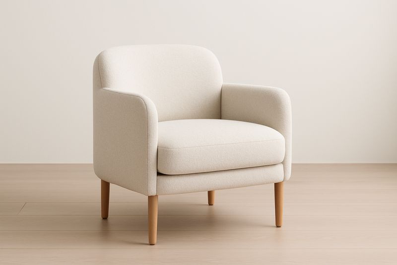 Fauteuil en tissu polyester beige avec pieds en bois de hêtre